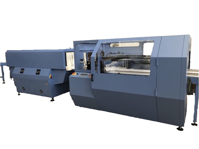 Automatic shrink wrapping machines with continuous side sealer